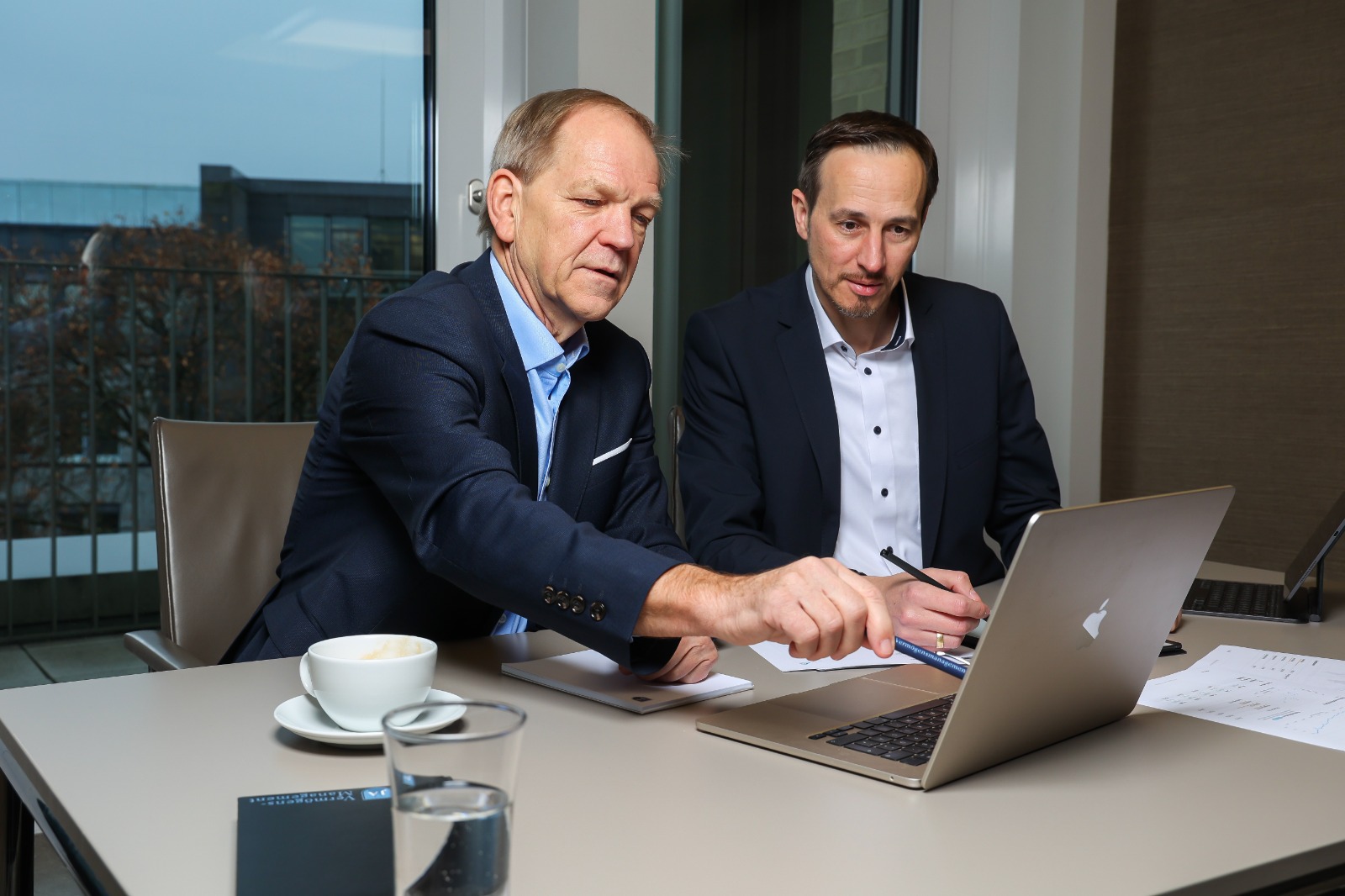 Thomas Salg und Jochem Agethen bei der Arbeit