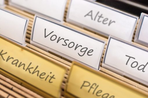 2. Ihre WünscheWenn Sie die gesetzliche Erbfolge nicht wünschen, nehme ich Ihre Gedanken auf. Wer sollen Ihre Erben werden? Wer erhält was? Möchten Sie jemandem ein Vermächtnis hinterlassen?Mein Beratungshonorar beträgt 100 EUR zzgl. MwSt pro Stunde.